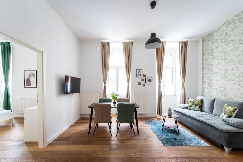 Апартаменты Sleek 1Br Flat Near Center By Hm Вена Экстерьер фото